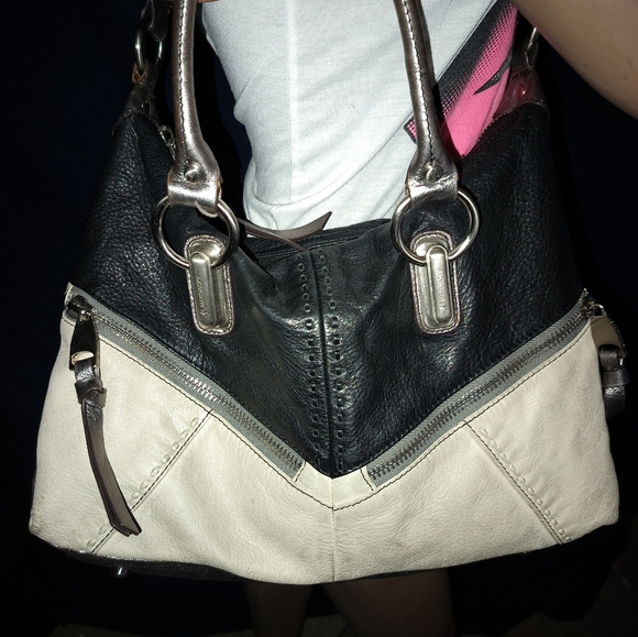 B. Makowsky 3-Tone Crossbody Leather Bag. - Picture 6 of 16